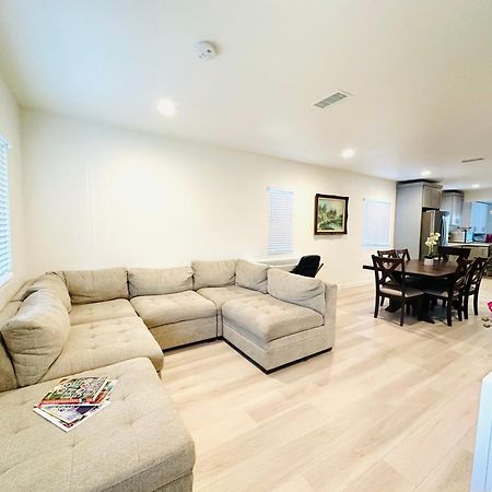 New Spacious House In Anaheim Near Disneyland-Knott In Without Backyard In The Same Lot Of 3 Separate Properties Exteriör bild