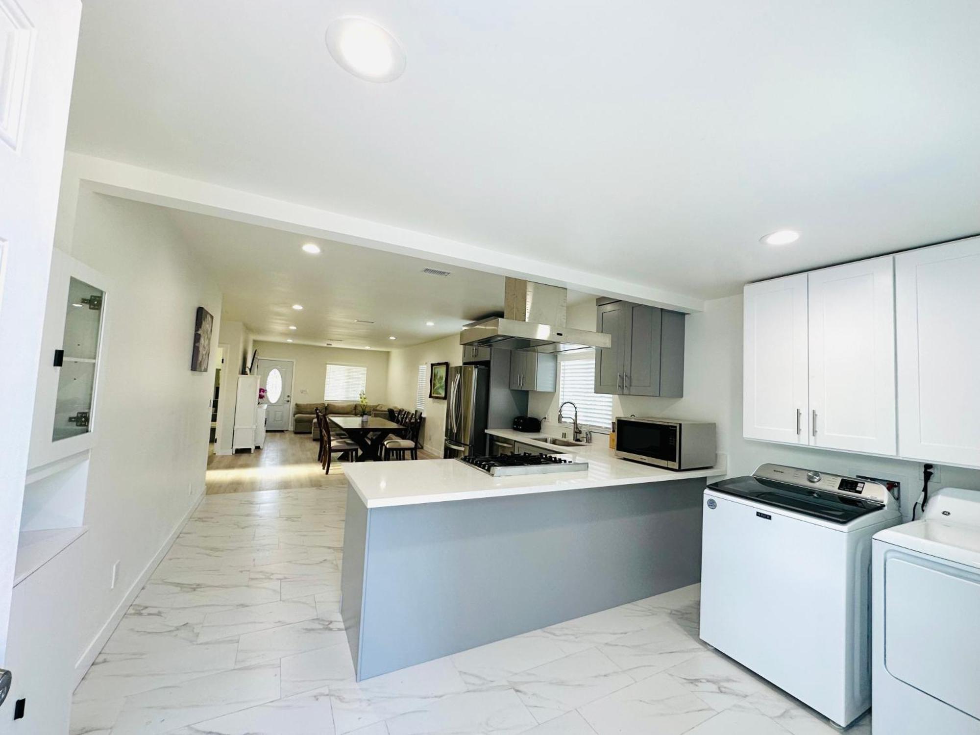 New Spacious House In Anaheim Near Disneyland-Knott In Without Backyard In The Same Lot Of 3 Separate Properties Exteriör bild