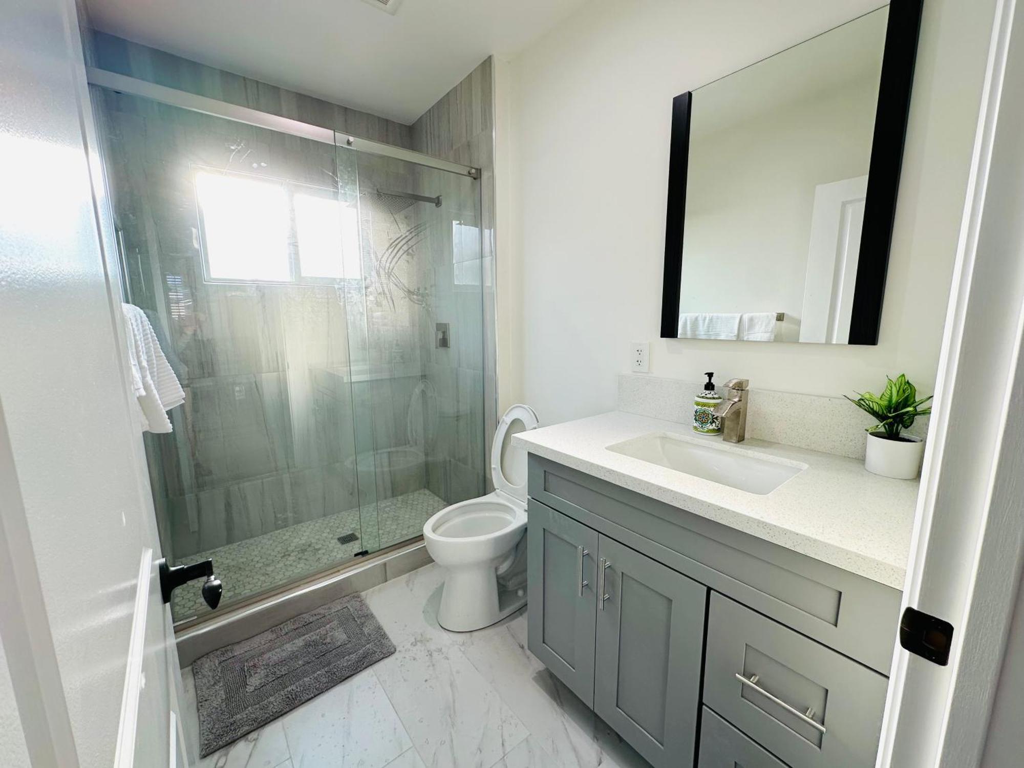 New Spacious House In Anaheim Near Disneyland-Knott In Without Backyard In The Same Lot Of 3 Separate Properties Exteriör bild