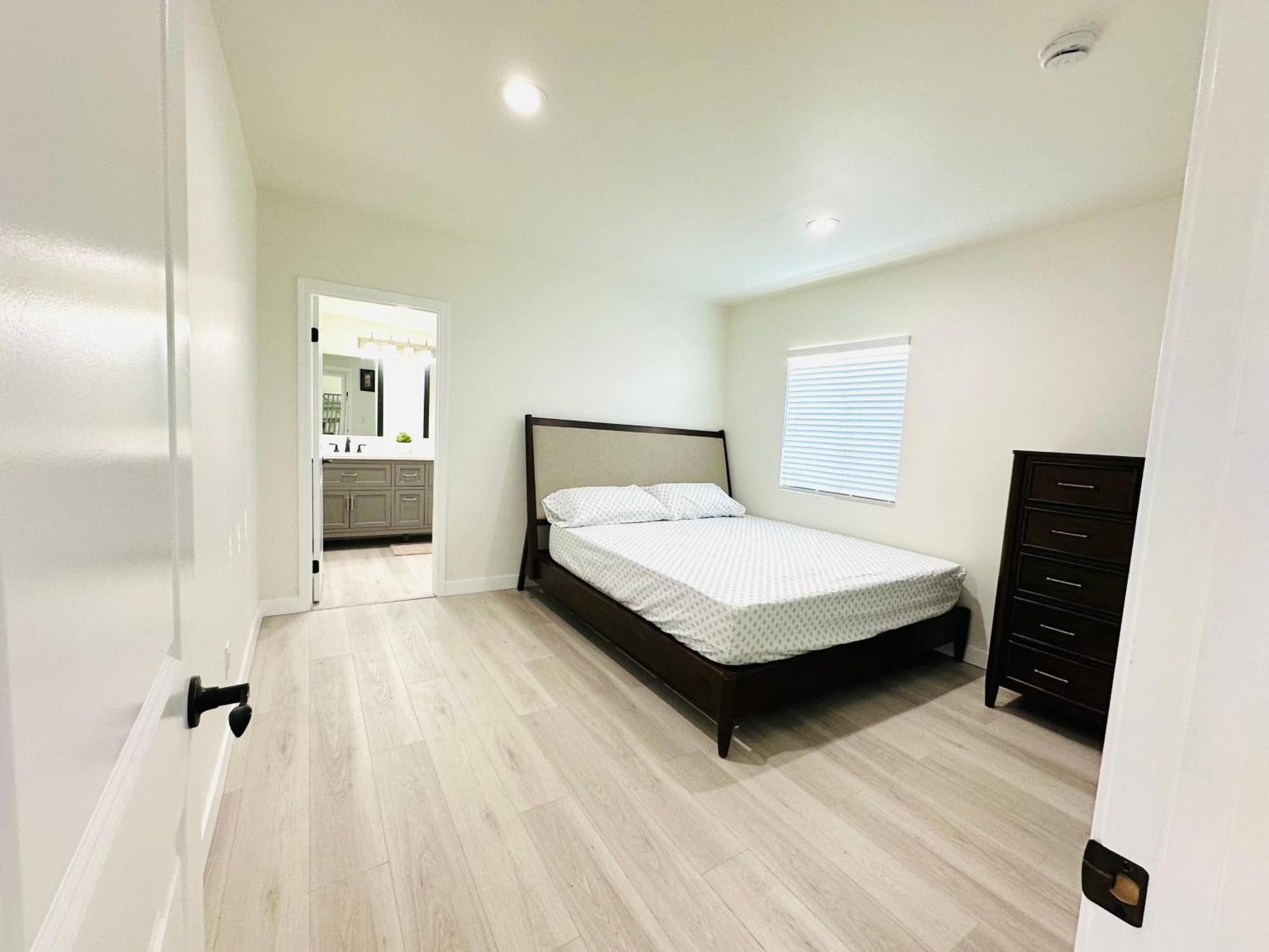 New Spacious House In Anaheim Near Disneyland-Knott In Without Backyard In The Same Lot Of 3 Separate Properties Exteriör bild