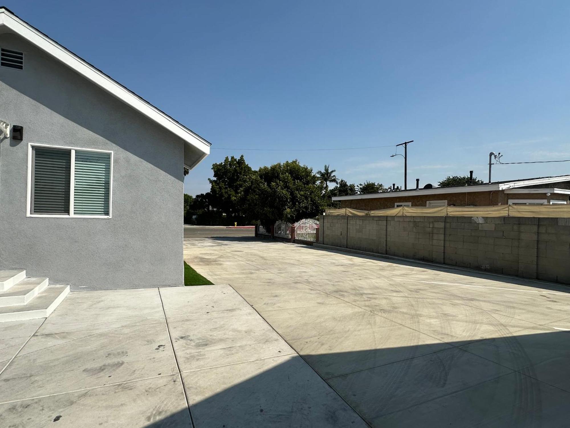 New Spacious House In Anaheim Near Disneyland-Knott In Without Backyard In The Same Lot Of 3 Separate Properties Exteriör bild